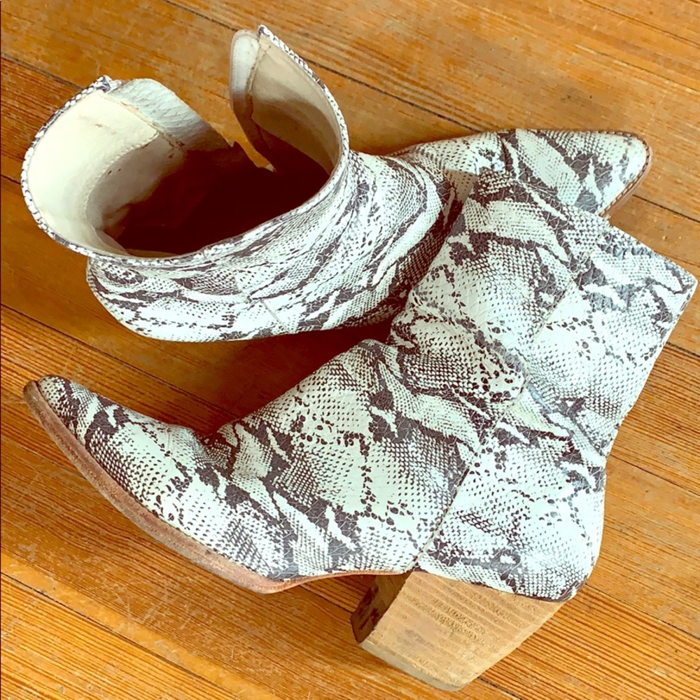 Leather “snake“ boots